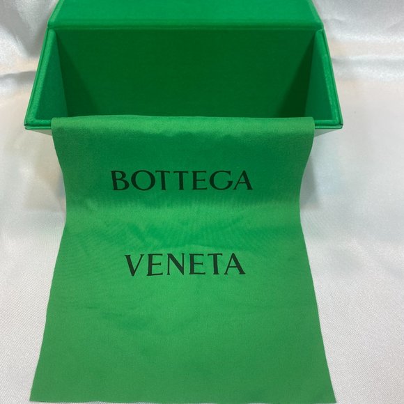 Bottega Veneta Sunglasses Case,Green Leather Triangle Clamshell Case,Green Cloth - Picture 6 of 11